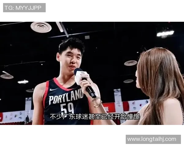 广东男篮队员崔永熙骑上小电驴成为新标配引领潮流风尚