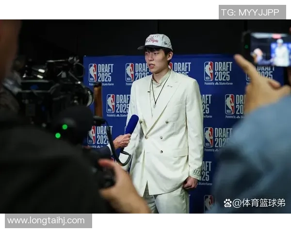 媒体人杨瀚森表现亮眼但仍需总结与提升继续努力不懈追求卓越